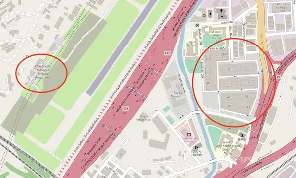 Map showing that residents of Razak City Residences cannot reach MRT station due to huge highway